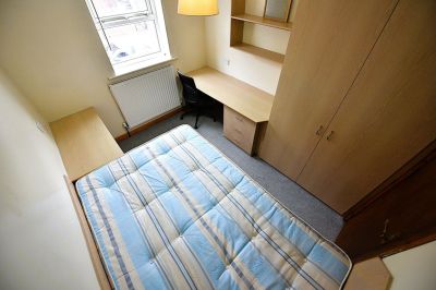 4 bedroom House in Howden Place (4 Bed), Leeds - Photo 5