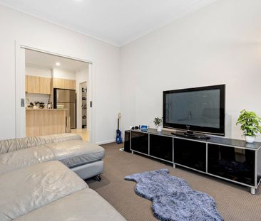 Modern Family Comfort in Alfredton - Photo 4