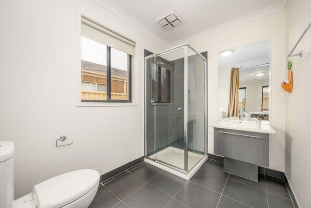 Modern Home in Quiet Court! - Photo 1