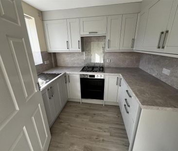 3 bedroom semi-detached house to rent - Photo 4