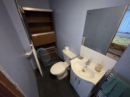 1 bedroom in a house share to rent - Photo 5