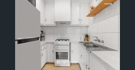 Light filled one bedroom unit - Photo 4