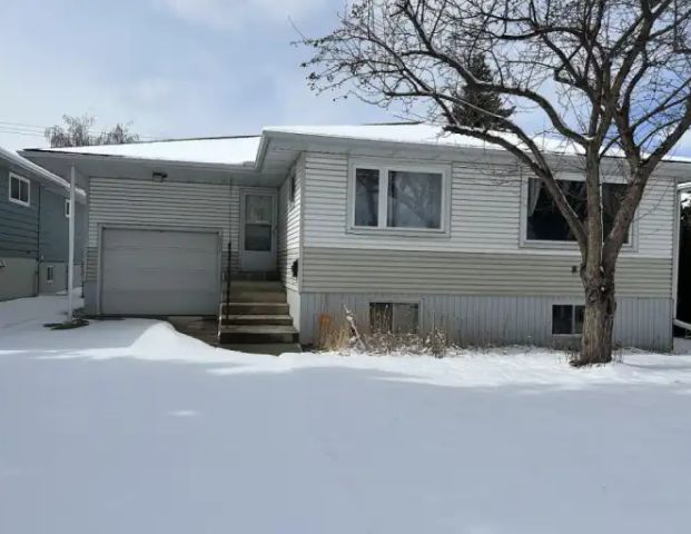 Basement suite in quiet community | 2215 7 Street Northeast, Calgary - Photo 1