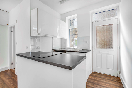 1 bedroom flat to rent - Photo 2