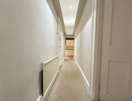 3 bedroom character property to rent - Photo 2