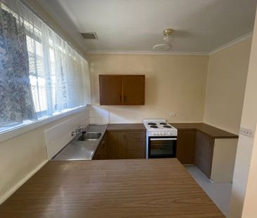 Cozy 1 Bed Unit in the Heart of Springvale - Photo 3