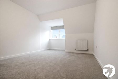 3 bedroom end of terrace house to rent - Photo 3