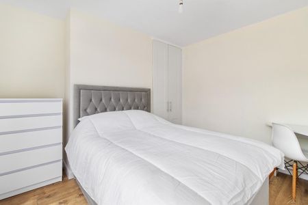 4 bedroom semi-detached house to rent - Photo 4