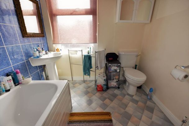 4 bedroom House in Lumley Place, Burley - Photo 1