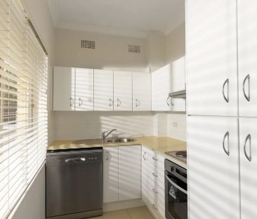 Top-Floor Beachside Apartment in a Peaceful Manly Setting - Photo 6