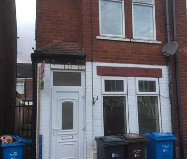 2 bedroom end of terrace house to rent - Photo 2