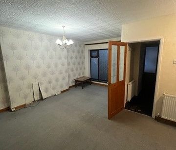 3 Bed Semi-Detached House, Thurlston Crescent, M8 - Photo 6