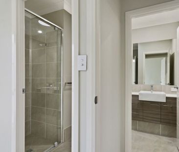 Large Open Plan Living - Close to CBD - Photo 6