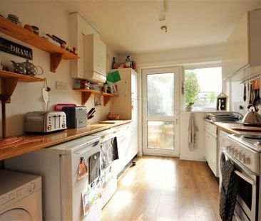 3 bedroom semi-detached house to rent - Photo 6