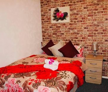 1 bedroom in a house share to rent - Photo 1