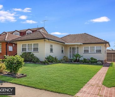 Charming Family Home - Salt Water IG Pool - Great Location! - Photo 2