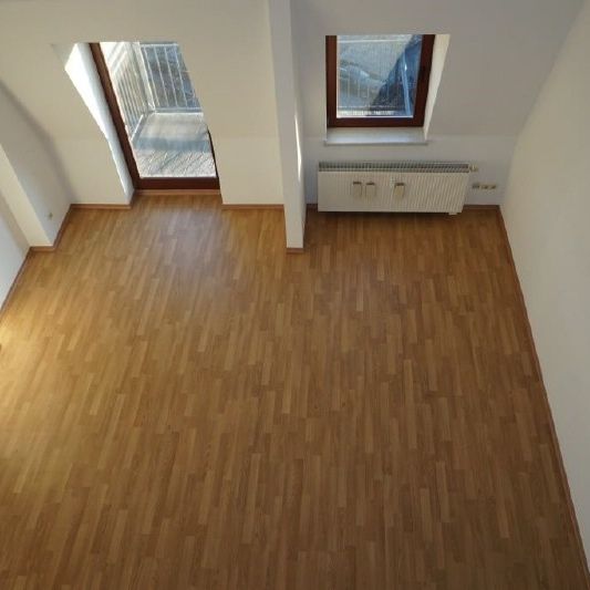 Individuelle Maisonettewohnung mit Balkon und offener Galerie in der Altstadt - Photo 1