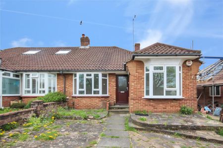 3 bedroom semi-detached bungalow to rent - Photo 5
