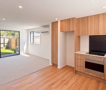 Sleek Two Bedroom Townhouse! - Photo 4