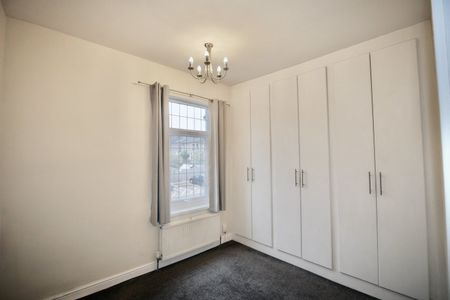 2 Bed End Terrace, Ilford Street, LS27 - Photo 2