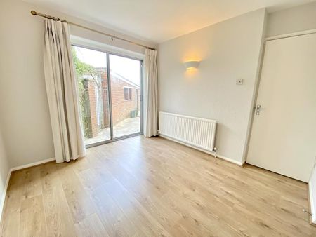 4 bedroom semi-detached house to rent - Photo 3