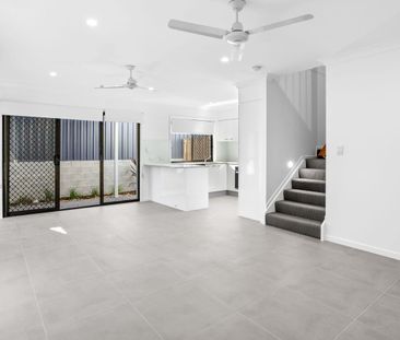 Modern 4bed townhouse, AC and pool - Photo 2