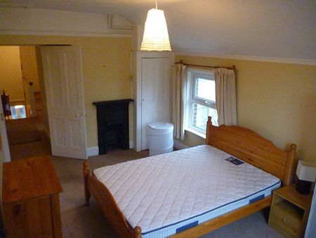 BEDROOM 1- LARGE DOUBLE WITH PATIO DOORS TO GARDEN - Photo 2