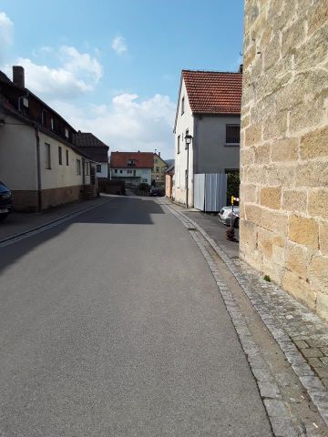 2 - Raum Wohnung " Ideal für Singel " im EG, in einem Tier u. - Photo 5