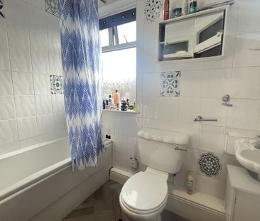 Lowestoft Road - Photo 4