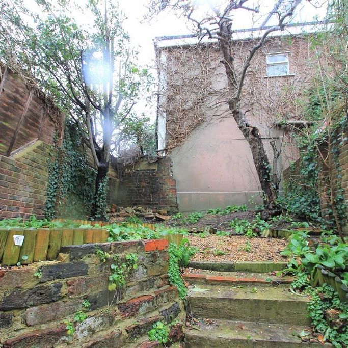 1 bedroom in a house share to rent - Photo 1