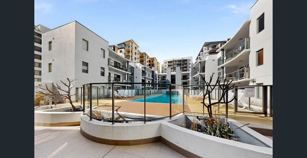 City Living at Its Best in Adelaide Terrace - Photo 1