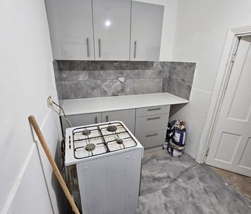 Studio Flat, Romford Road, E12 - Photo 2