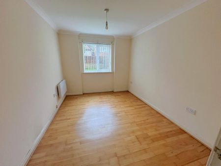 2 bedroom ground floor flat to rent - Photo 2