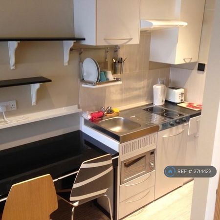 Studio to rent - Photo 5