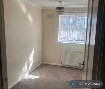 3 bedroom end of terrace house to rent - Photo 3