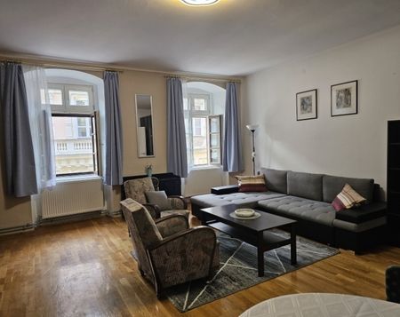 Pécs történelmi belvárosában felújított lakás kiadó - Fotó 4