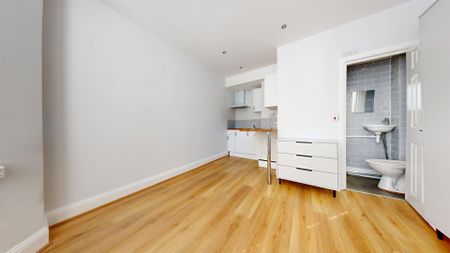 studio property to let - Photo 3