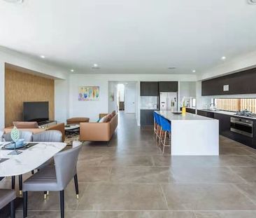 Waterfront 5 Bedroom Full Furnished House with a Pool and View - Photo 2