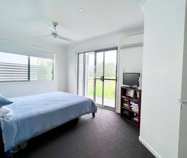 3 BEDROOMS MODERN AND STYLISH TOWNHOUSE BUILT FOR COMFORT AND CONVENIENCE - Photo 2