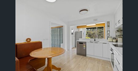 Spacious & Freshly Updated Family Home in Geilston Bay - Photo 5