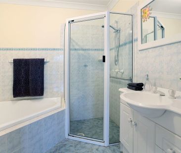 Neat & Tidy Two Bedroom Villa - Photo 6