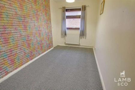 Knox Road, CO15 - Photo 5