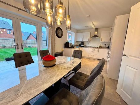 4 bedroom detached house to rent - Photo 3