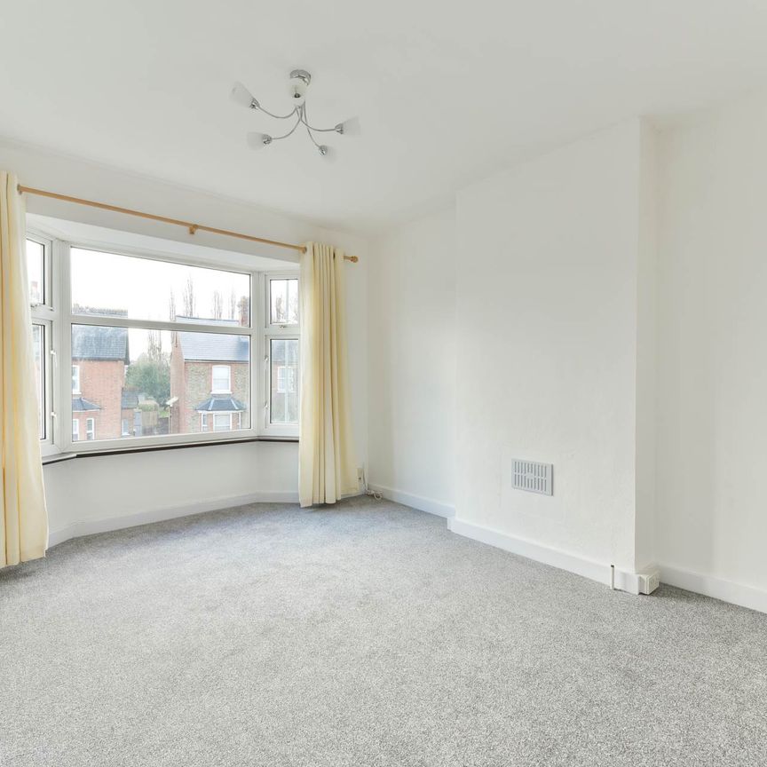 Chessington Road, West Ewell - Photo 1