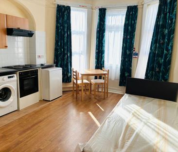 Studio to rent - Photo 3