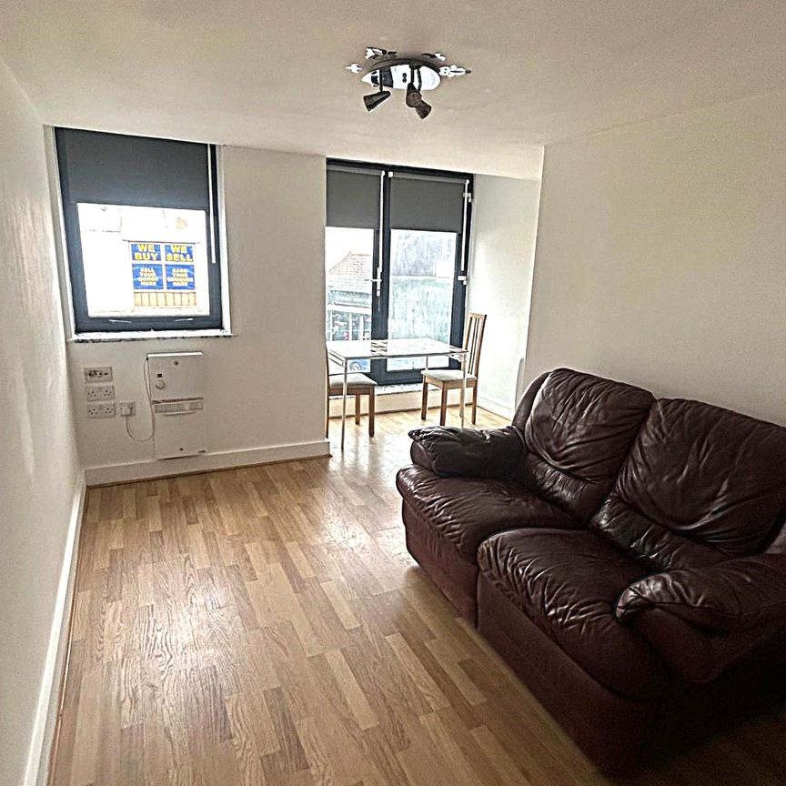 £800 PCM, Furnished One Bedroom First Floor Flat in The Cube, Cowbridge Road East, Canton, Cardiff, CF11 9AH - Photo 2