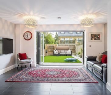 5 bedroom end of terrace house to rent - Photo 1
