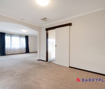 SPACIOUS 4 BEDROOM HOME IN PRIME LOCATION! - Photo 3