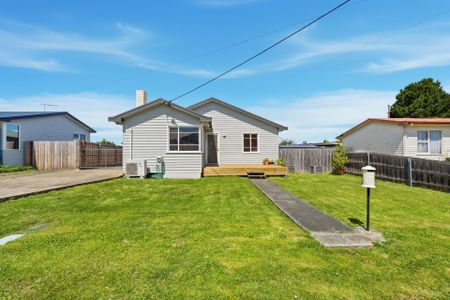 Warm and Welcoming Home - Photo 4