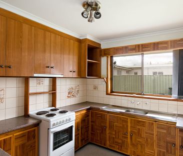 Situated in a well-maintained complex and only minutes from town - Photo 1